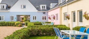 Nyd en afslappende pause på 4 * Ellingham Cottages - med fantastiske klipper og bugter