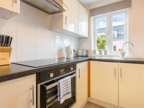 Refrigerador, microondas, horno y tostadora