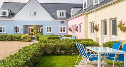 Beautiful 4* Self-Catering, by Stunning Cliffs & Bays - Three Bedroom Cottage