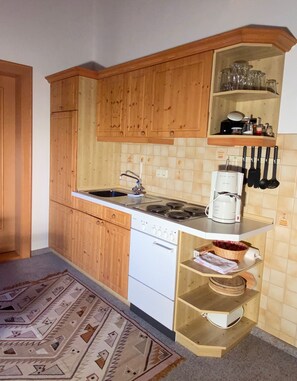 Refrigerador, horno, parrilla de estufa y cafetera y tetera 