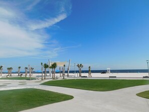 المنطقة المحيطة بالمنشأة