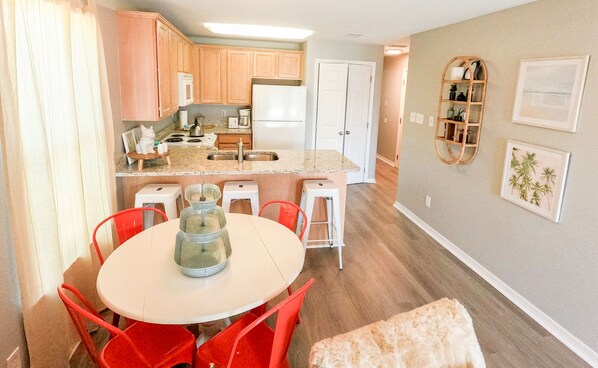 Dining - Budget Friendly 3 BR~Beach Access Nearby (Gulf Shores)