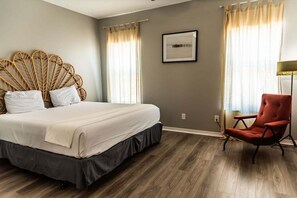 3 bedrooms, iron/ironing board, WiFi (free), bed sheets