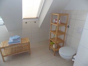 House | Bathroom - Charming Holiday Home in Nienhagen With Garden (Nienhagen)