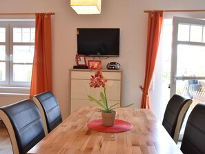 House | Living room - Charming Holiday Home in Nienhagen With Garden (Nienhagen)