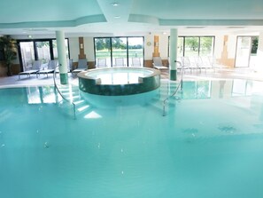 Pool - Modern Apartment With AC Near the Lake of Divonne-les-bains (Divonne-les-Bains)