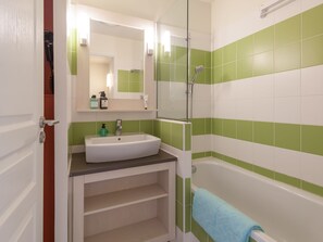 Bathroom - Beautyful House in Norman Style Near Deauville and Honfleur (Danestal)