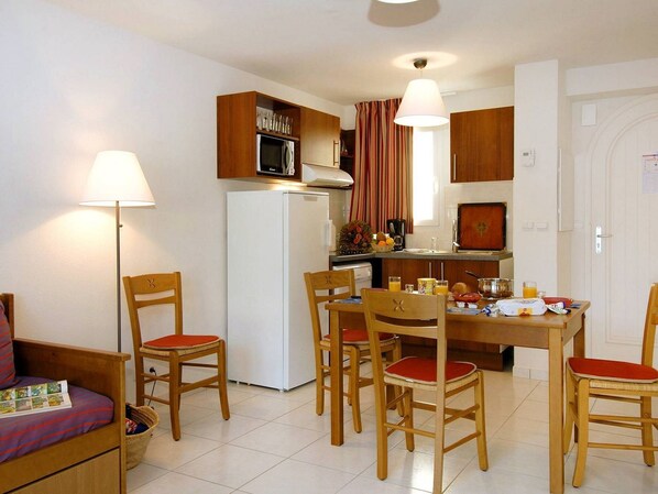 House | Private kitchen - Maisonette in France With Terrace & Garden (Crozon)