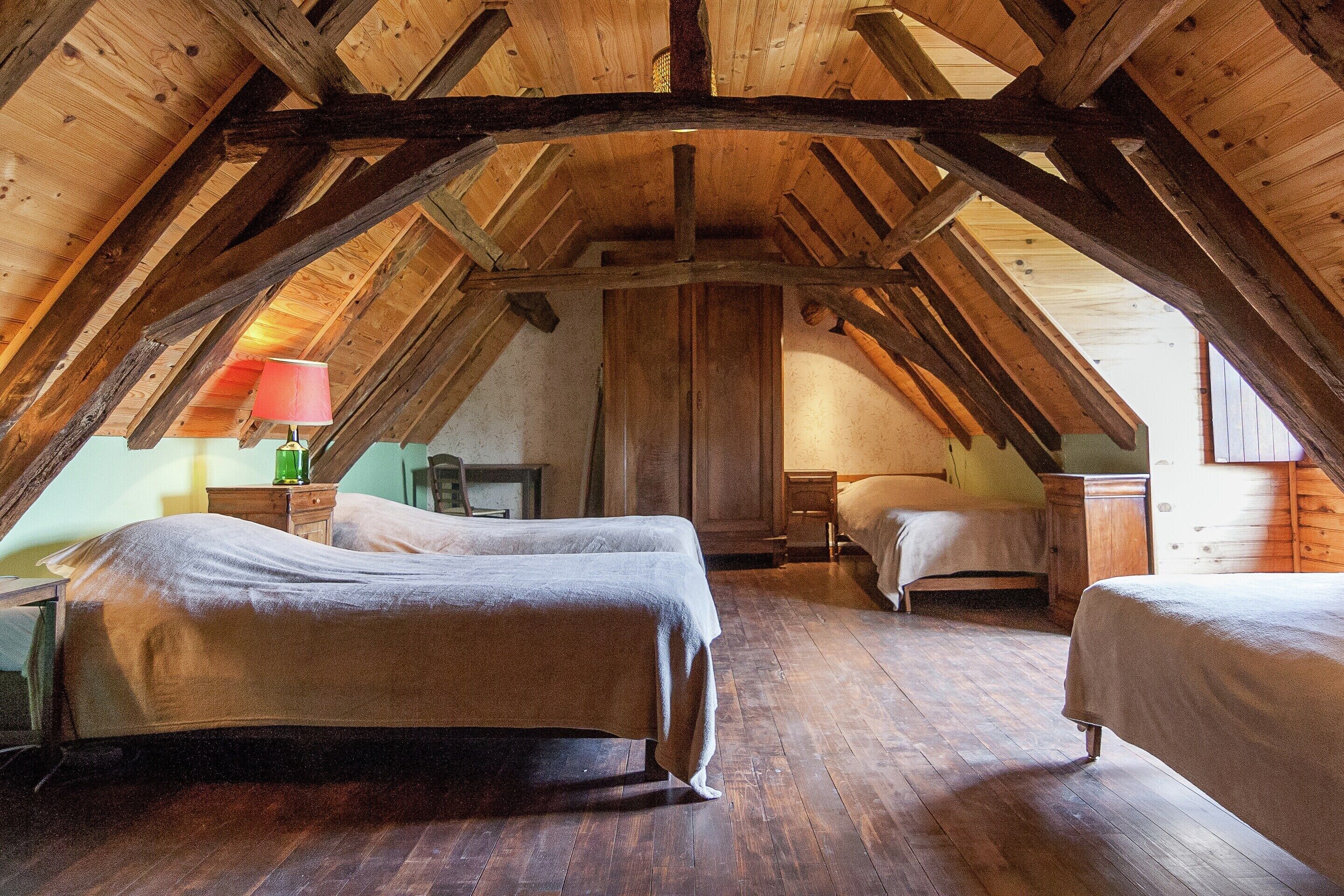 House | 7 bedrooms, individually furnished, bed sheets