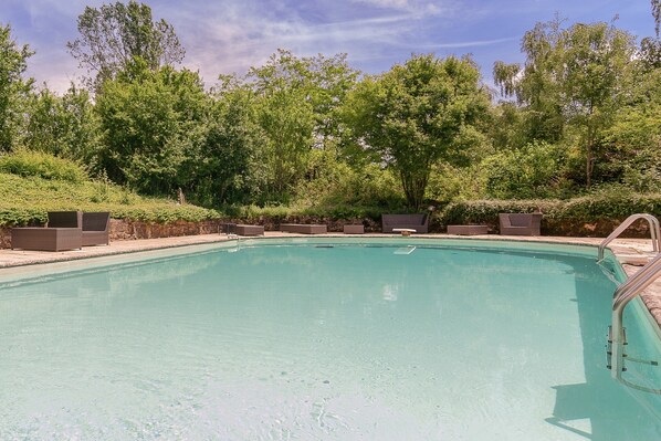 Pool - Charming Estate Dordogne With Pool (Les Eyzies)