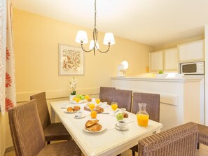 Dining - Authentic Apartment Located on the South Coast of the Landes (Moliets-et-Maa)