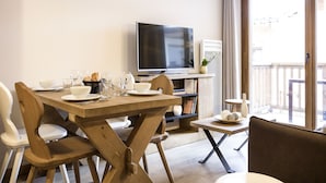 Dining - Peaceful Alps Apartment (Beaufort)