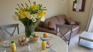 Unclassified image, 4 of 20, button - Comfortable Studio With Dishwasher in the Middle of Provence (Callian)