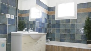 Unclassified image, 5 of 20, button - Comfortable Studio With Dishwasher in the Middle of Provence (Callian)