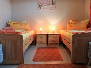 3 bedrooms, individually furnished, bed sheets - Cozy Holiday Home in Dorf Gutow near Sea (Damshagen)