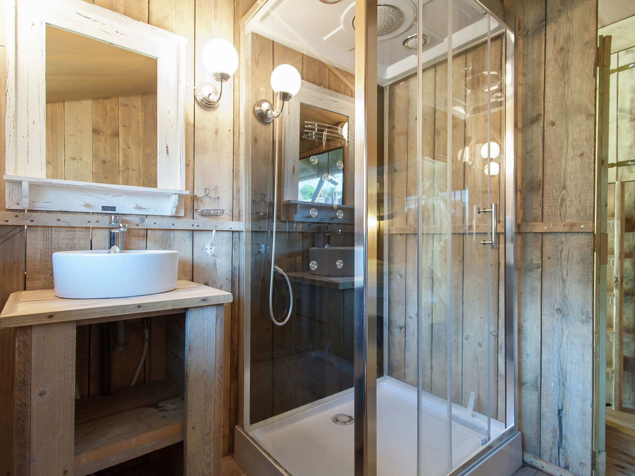 Shower, towels