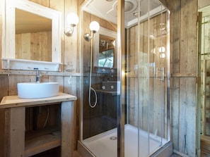 Douche, serviettes fournies