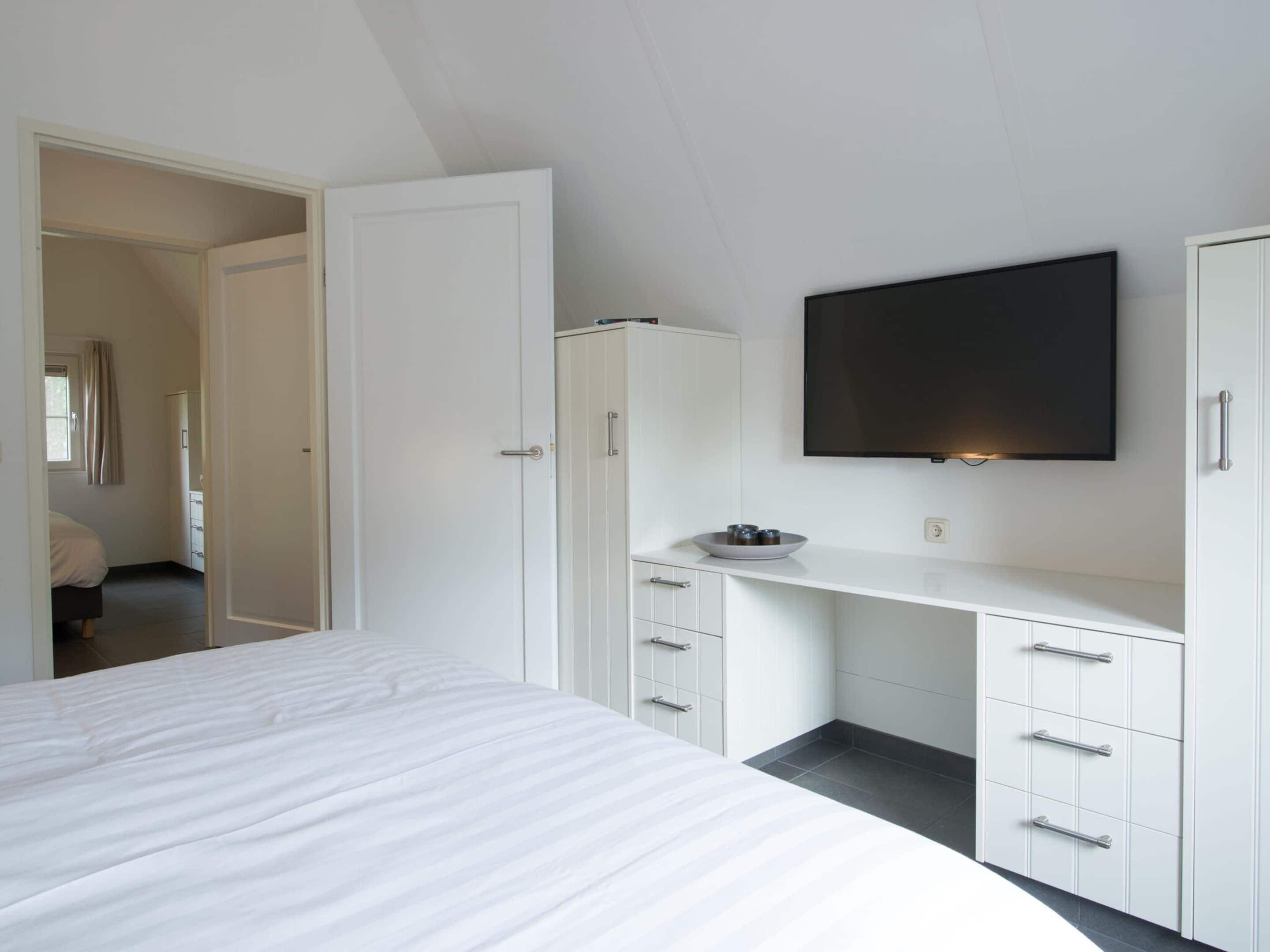 Nhà | 2 phòng ngủ, trang bị nội thất với thiết kế riêng biệt, bộ trải giường 