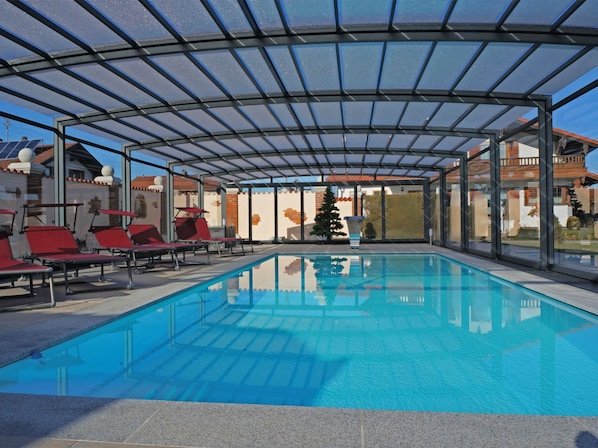 House | Pool