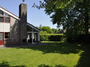 Exterior - Comfortable Holiday Home With Dishwasher, Near Assen (Zwiggelte)