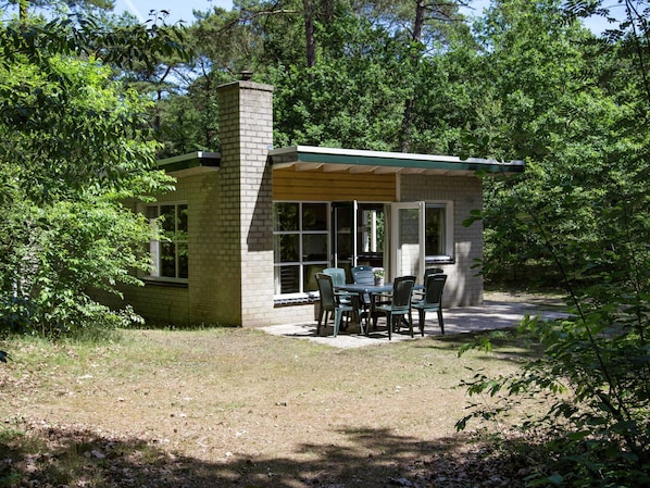Bungalow | Dining