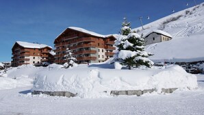 Exterior - Comfortably Furnished Apartment at an Altitude of 1900 m (Les Belleville)
