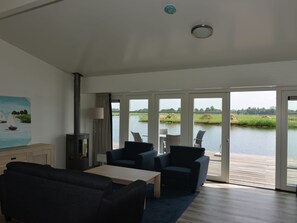 Living room - Cozy House With two Bathrooms in Beautiful Giethoorn (Giethoorn)