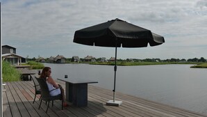 Balcony - Cozy House With two Bathrooms in Beautiful Giethoorn (Giethoorn)