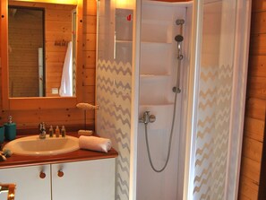 Bathroom - Vibrant Cottage With Covered Terrace, Near Swimming Paradise (Gramat)