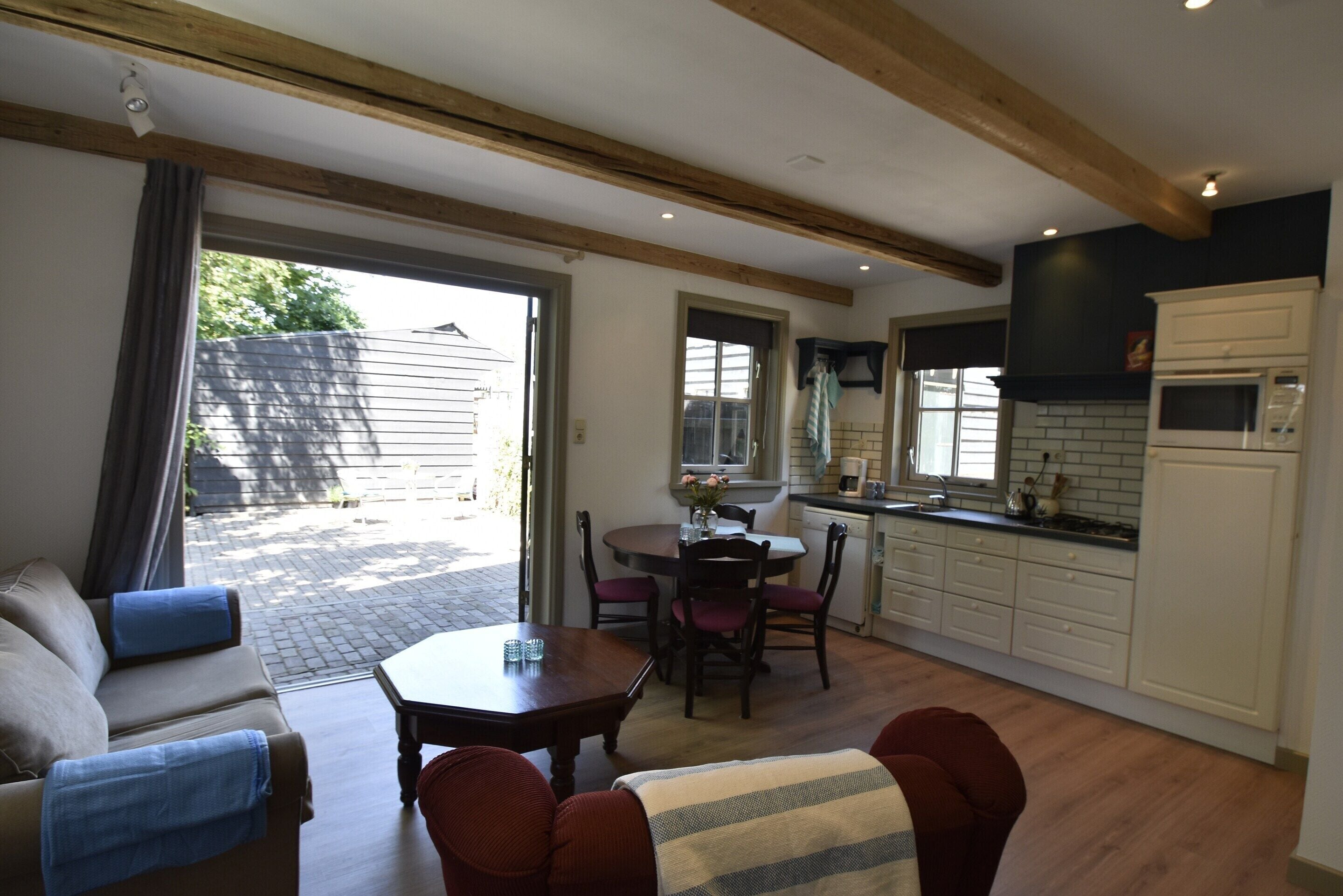 Apartemen | Ruang keluarga | TV