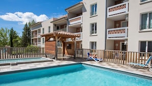 Unclassified image, 2 of 23, button - Well-kept Apartment in a Pleasant Town in the Provençe (Greoux-les-Bains)