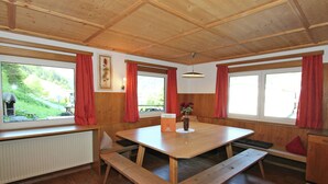 Dining - Lovely Holiday Home in Zell am Ziller With Terrace (Zell am Ziller)