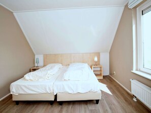 Casa | 3 dormitorios, mobiliario individual, ropa de cama