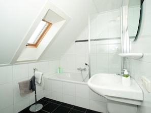House | Bathroom - Relaxing Nature Escape (Heel)