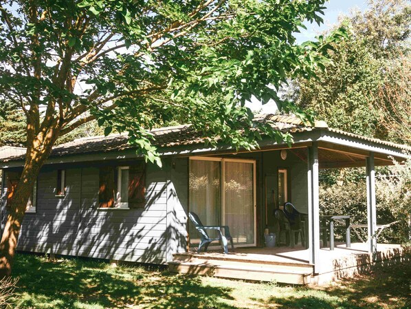Exterior - Comfortable Chalet With a Porch Near the Atlantic Coast (Saint-Denis-d'Oleron)