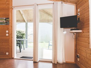 Chalet | Living room - Comfortable Chalet With a Porch Near the Atlantic Coast (Saint-Denis-d'Oleron)