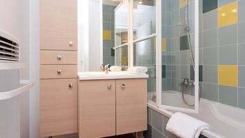 Apartment | Bilik Mandi