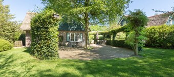 Spacious Thatched Villa With Dishwasher, in a National Park