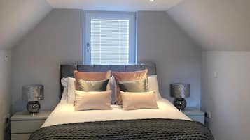 Deluxe Apartment, Private Bathroom, Partial Sea View | 1 bedroom