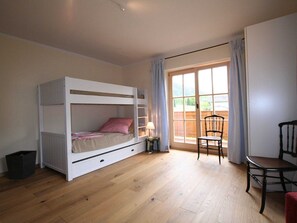 Chalet | 3 bedrooms, individually furnished