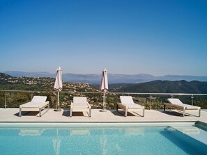 Outdoor pool - Uxurious Villa in Fréjus With Heated Pool & Panoramic View (Frejus)