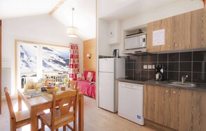 Private kitchen - Apartment in French Alps for All Group Sizes (Les Deux Alpes)