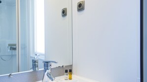 Chalet | Bathroom - Luxury Chalet With air con in the Living, Close to the Beach (Vendres)