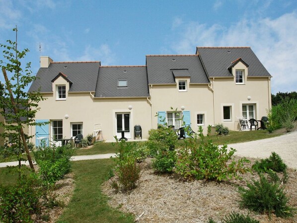 Exterior - Apartment in Brittany Near Emerald Coast (Le Tronchet)