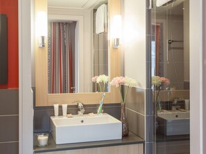 Apartment | Bathroom | Hair dryer, towels - Colmar: Contemporary Apartment, 800 m From the Centre (Colmar)