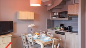 Dining - Colmar: Contemporary Apartment, 800 m From the Centre (Colmar)