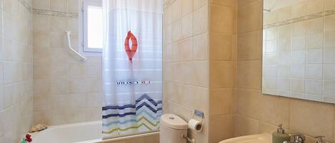 Cottage | Bathroom