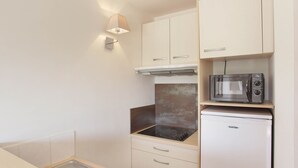 Unclassified image, 3 of 9, button - Apartment in Bonnieux Near Lavender Fields (Bonnieux)