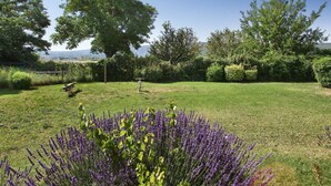 Unclassified image, 4 of 9, button - Apartment in Bonnieux Near Lavender Fields (Bonnieux)