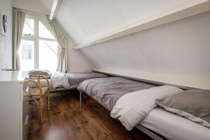 2 bedrooms, individually furnished - Cozy Holiday Home in Noordwijkerhout near Lake (Noordwijkerhout)